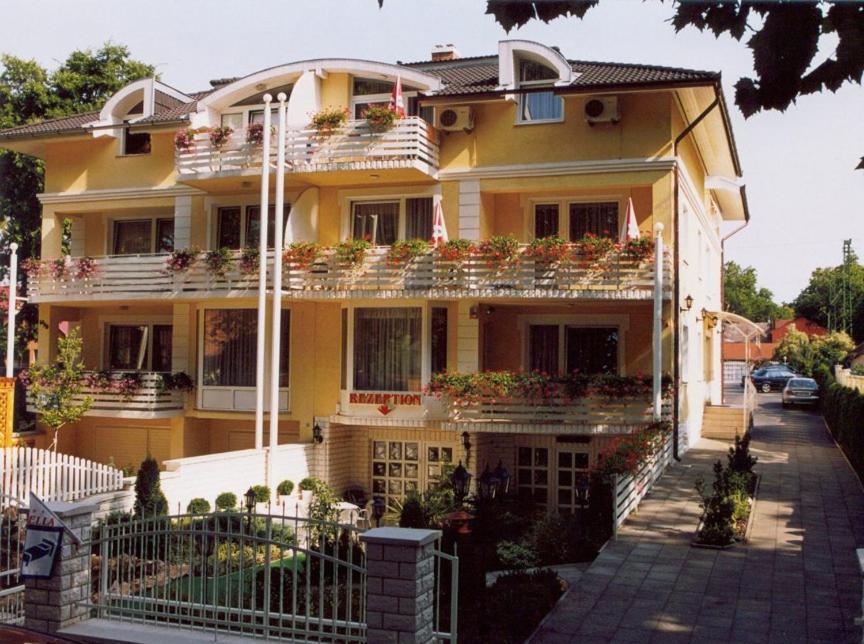 Apartman Bella Panzió Siófok Exterior foto